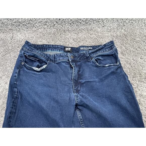 DKNY Men’s Jeans Bedford Slim Fit Size 38x32 Medium Wash Blue Jeans Casual - Picture 3 of 9